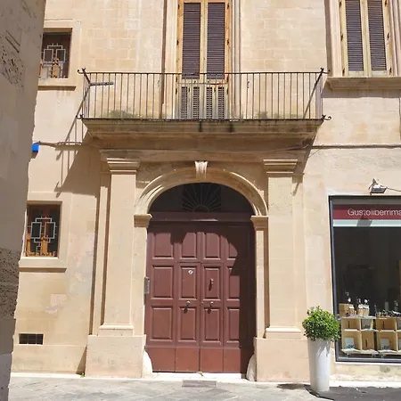 Palazzo Mansi Montenegro דירה *